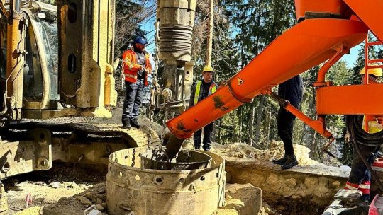 A început turnarea piloților forați pentru consolidarea drumului spre Poiana Brașov
