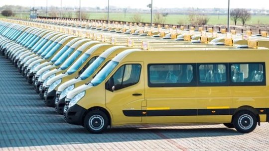 25 de microbuze verzi pentru elevii din județul Brașov