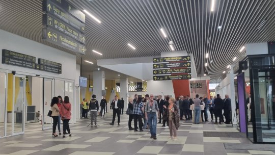 La Brașov, primii pasageri beneficiari ai intrării României în spațiul Schengen aerian au sosit duminică după-amiază