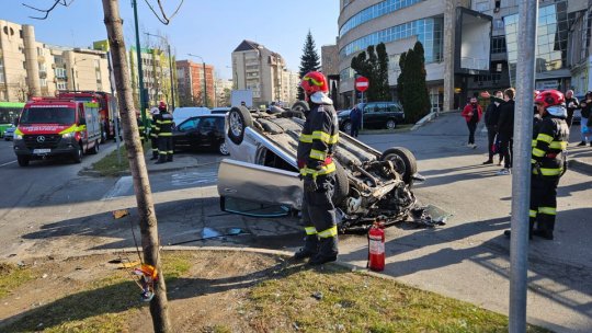 Autoturism răsturnat în municipiul Brașov