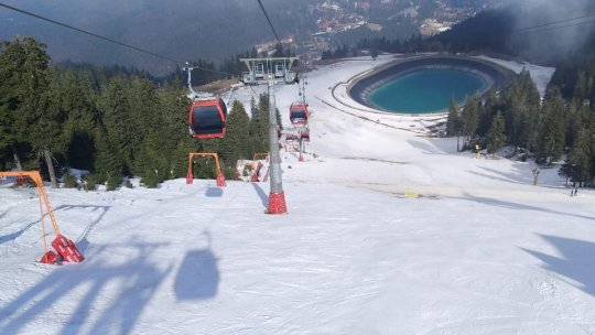 Se produce zăpadă artificială în zona superioară a Masivului Postăvarul