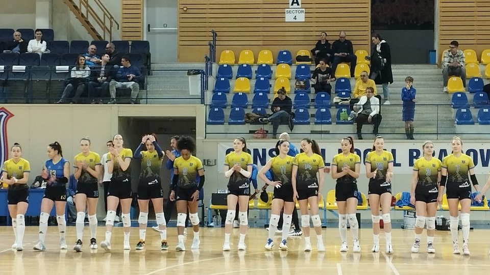 Echipa feminină de volei Corona Brașov s-a impus astăzi