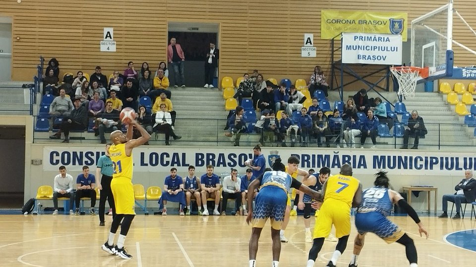 Echipa de baschet Corona Brașov a fost învinsă acasă