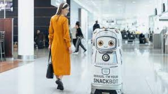 Gustări oferite de un robot, pe Aeroportul din Munchen