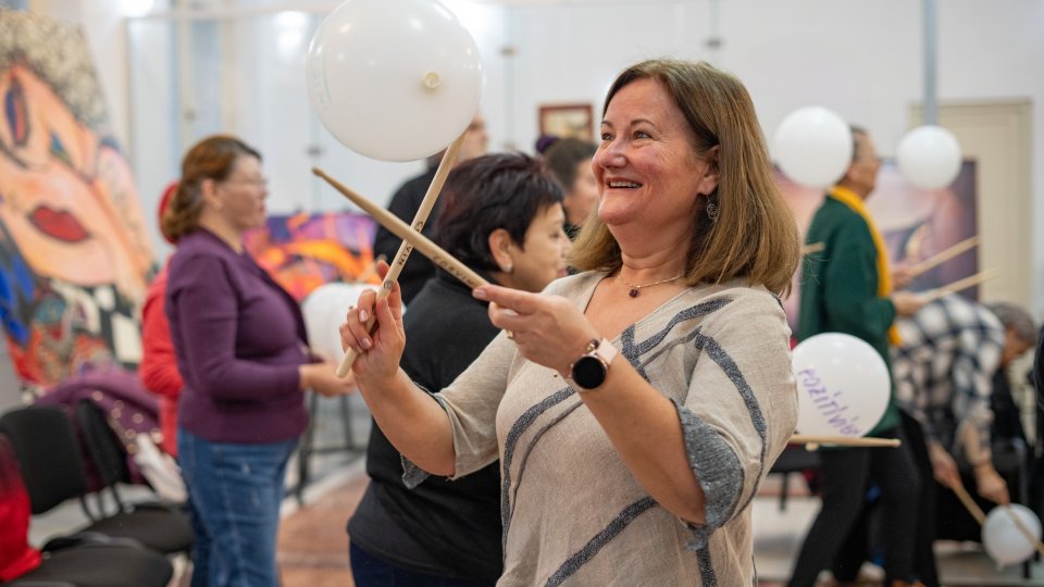 Târg creativ și ateliere pentru bunici, străbunici și seniori