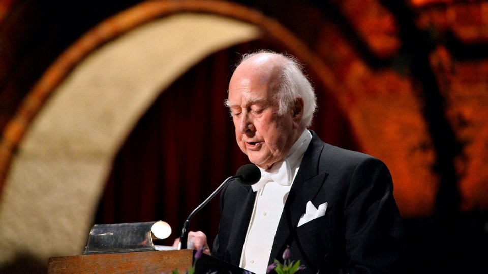 A murit Peter Higgs, fizicianul care a descoperit ”particula lui Dumnezeu”