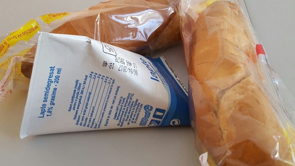 Corn și lapte pentru elevii din Brașov abia la finalul anului școlar