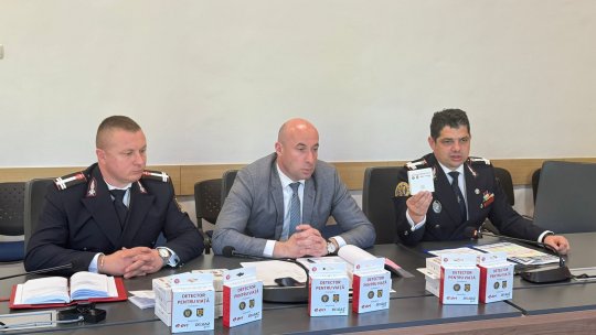 Peste 260 de oameni au murit în incendii, anul trecut. Familiile vulnerabile din județ primesc, gratuit, 500 de detectoare de fum și monoxid de carbon