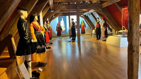 Mai mulți turiști la terase decât în muzee