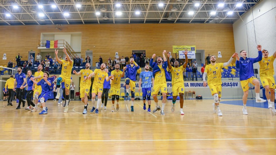 Volei masculin. Corona, cu medaliile pe masă