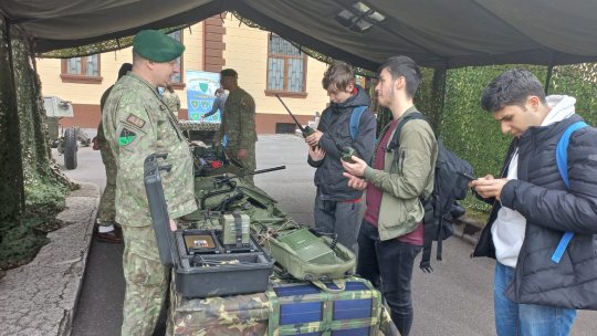 Elevii brașoveni, încântați de tehnica vânătorilor de munte