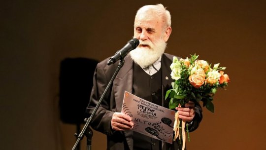 Pictorul braşovean Ştefan Câlţia a realizat diplomele Galei Premiilor Radio România Cultural