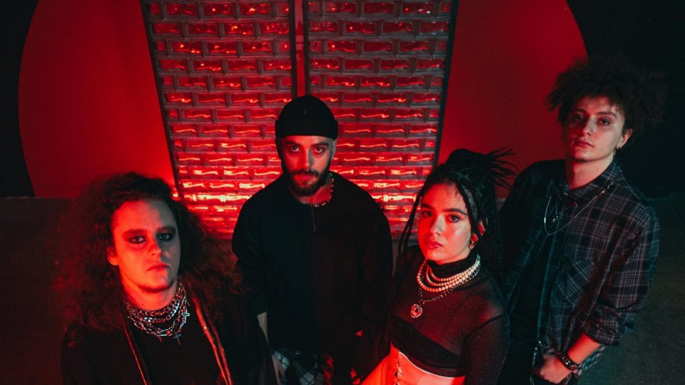 Dora Gaitanovici lansează EP-ul „Pas cu pas”, pe 13 aprilie, la Brașov