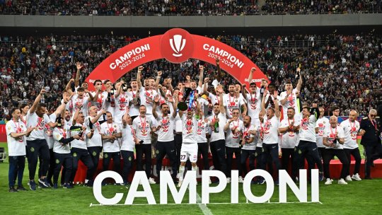 Fotbaliștii de la FCSB au primit medaliile şi trofeul de campioni