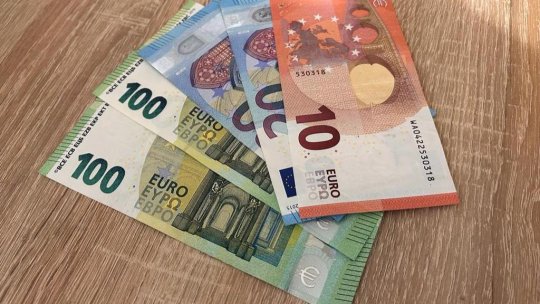 1000 de euro de la elevi pentru elevi