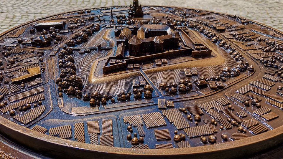 Machetă tactilă la Cetatea Făgărașului