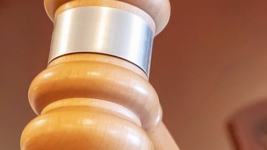 Femeie acuzată de "spălarea banilor", plasată sub control judiciar