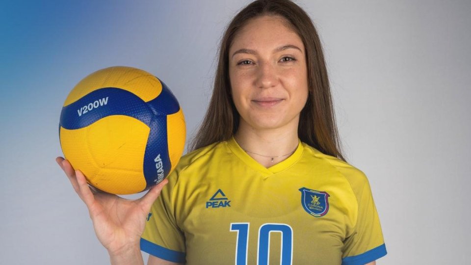 Simina Străchinescu și Diana Ariton rămân la Corona Brașov