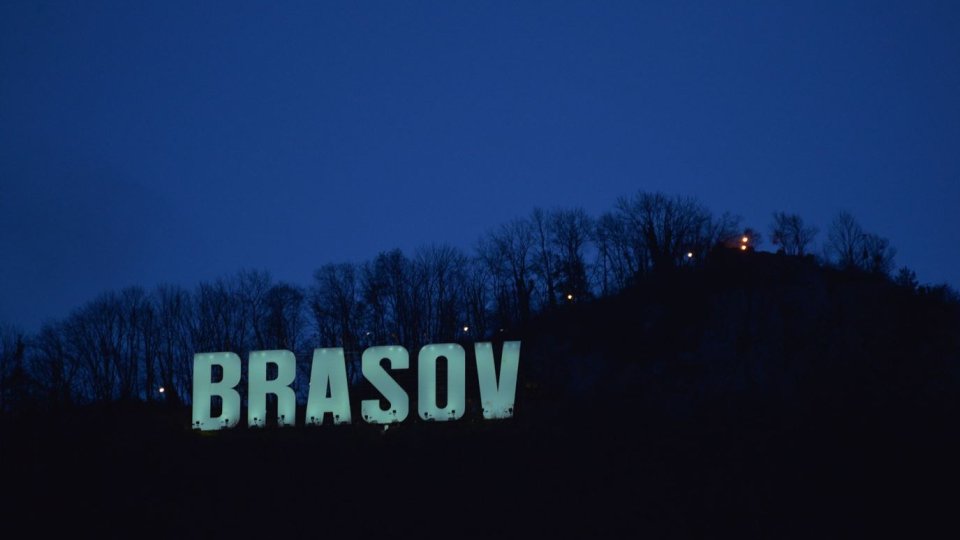 Clădirea primăriei și literele de pe Tâmpa vor fi iluminate în culoarea turcoaz