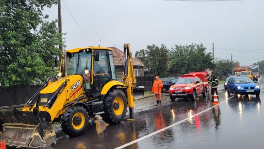 FOTO Trafic îngreunat, din cauza ploii, pe DN11