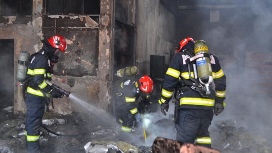 Incendiu la o hală din Brașov