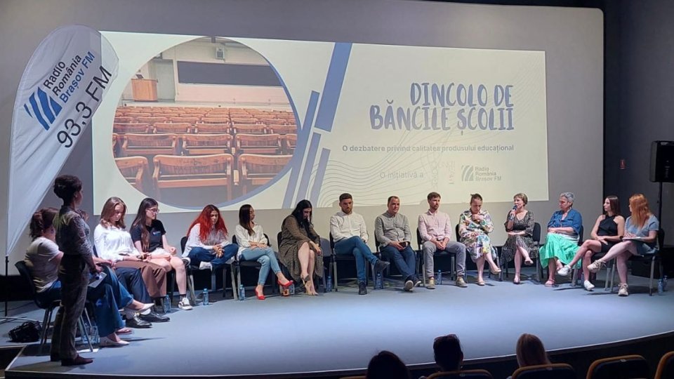 „Dincolo de băncile școlii” - dezbateri pe tema educației, între elevi și profesori