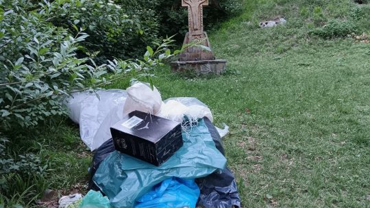 Gunoi rămas de la Sărbătoarea Junilor