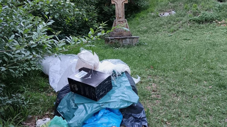 Gunoi rămas de la Sărbătoarea Junilor