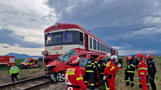 Autoturism lovit de tren la Dridif