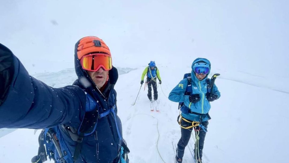 Alpiniștii Horia Colibăşanu și Silviu Bălan au renunțat la ascensiunea din Himalaya