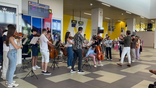 VIDEO Concert de muzică clasică susținut de tineri muzicieni la Aeroportul Internațional Brașov