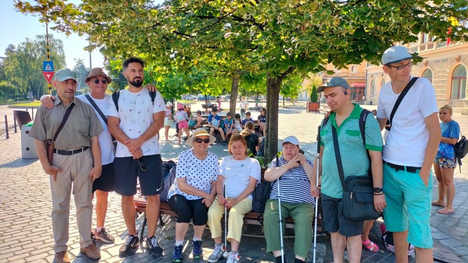 „Calc pe urmele tale” - drumeție spre Vârful Postăvaru cu persoane nevăzătoare