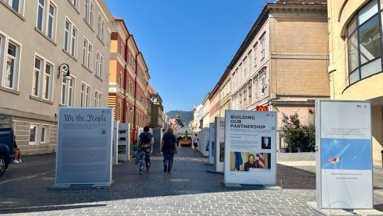 Expoziţia fotografică itinerantă "Noi, Poporul/We the People", la Brașov