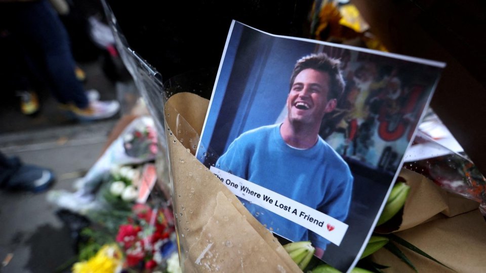 Cinci persoane arestate şi puse sub acuzare pentru moartea actorului Matthew Perry