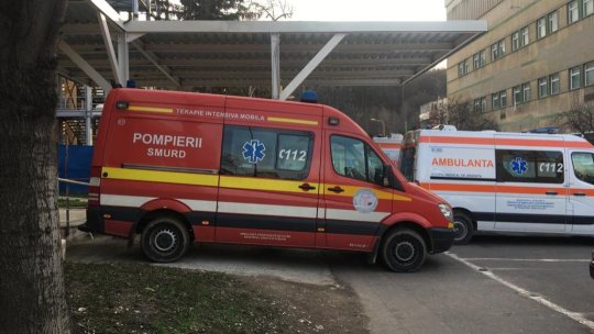 Ambulanță lovită de o căruță