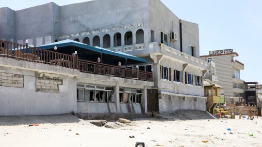 Peste 30 de morţi şi zeci de răniţi după atentatul sinucigaş din Somalia