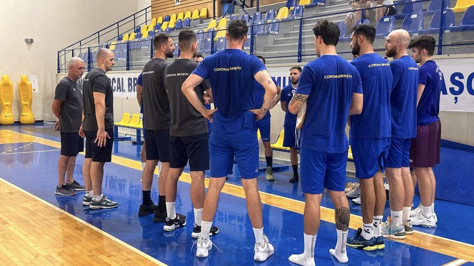 Volei masculin: Corona pregătește debutul în Liga Campionilor