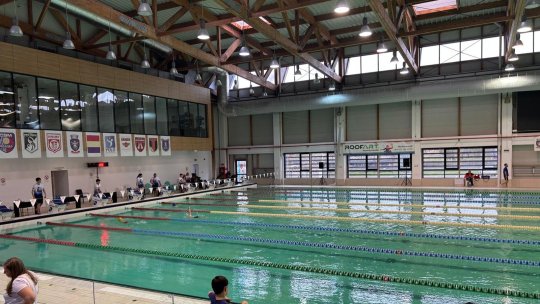 Bazinul Olimpic de la Brașov, cu lacătul pe ușă