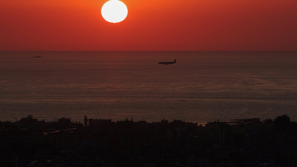 Iranul îşi închide spaţiul aerian pentru trei ore