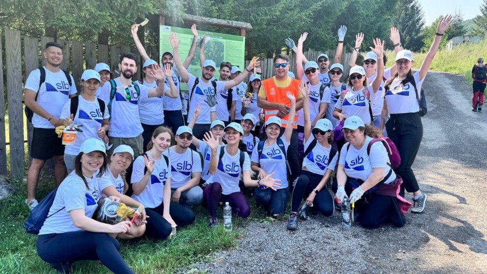 Amplă acțiune de ecologizare și refacere a marcajelor pe traseul turistic montan Cabana Babarunca - Poiana Babarunca