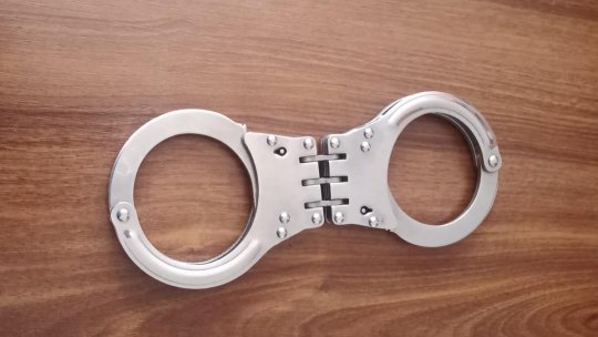 Arestați preventiv pentru trafic de minori și proxenetism