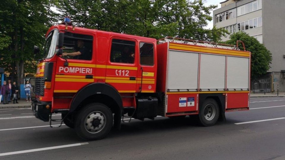 Cinci incendii dintr-un foc, un bărbat a fost arestat preventiv