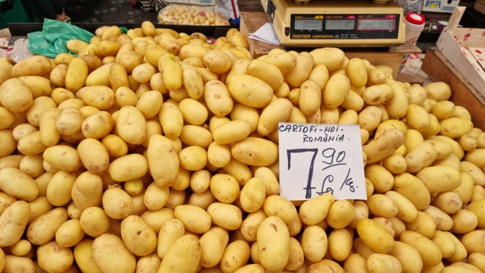 Serviciile poştale, transportul aerian şi cartofii, în topul scumpirilor
