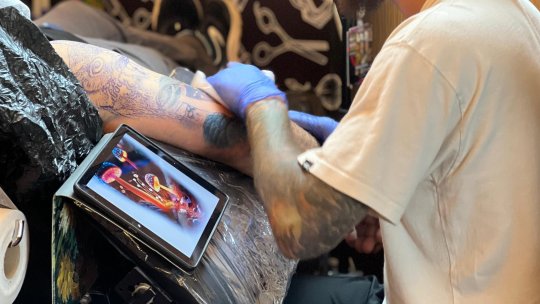 Maratonul de tatuaje dedicat copiilor cu dizabilități