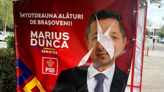 De la ușa cortului adunate