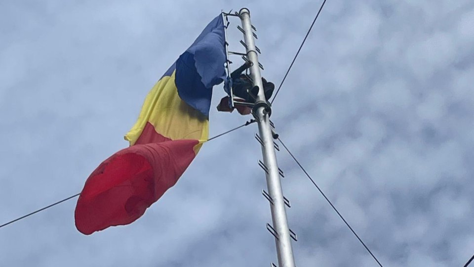 Drapelul de pe Tâmpa, înlocuit