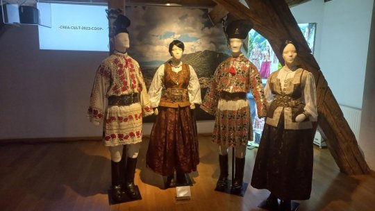 „Jocul și Dansul Tradițional din Sud-Estul Transilvaniei” în expoziție la Muzeul Civilizației Urbane
