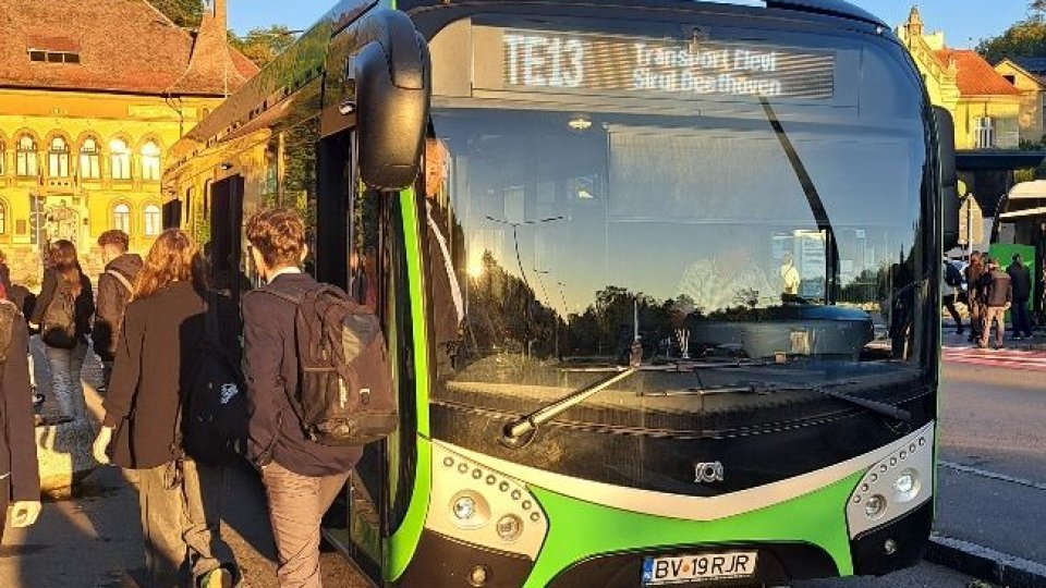 Microbuze verzi pentru transportul elevilor
