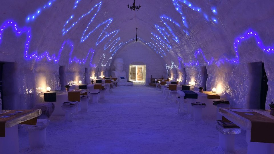 Expoziția „Art Inside the Ice”, la Hotelul de Gheață de la Bâlea Lac