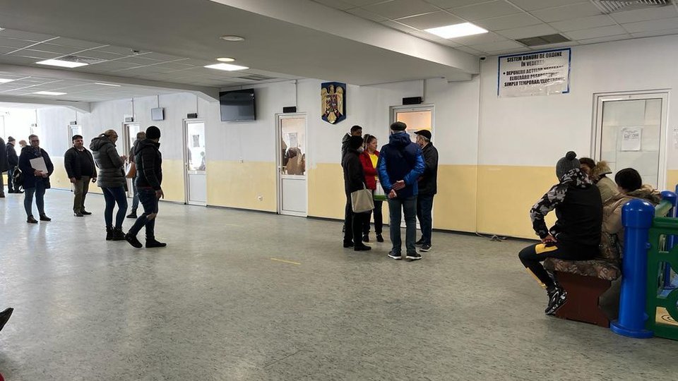 Mai multe cereri de eliberări de paşapoarte în decembrie